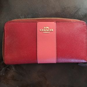 Coach zippy wallet